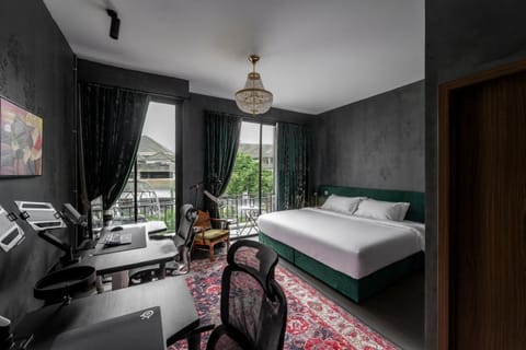 Bed, View (from property/room), Photo of the whole room, City view