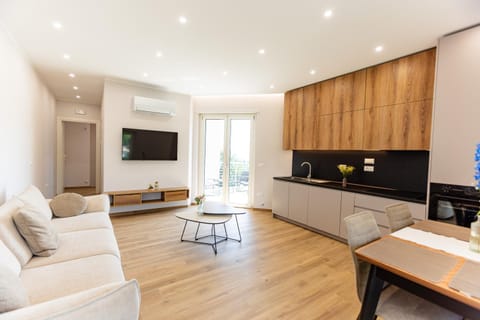 TV and multimedia, Kitchen or kitchenette, Living room, Seating area, Dining area, Evening entertainment, air conditioner