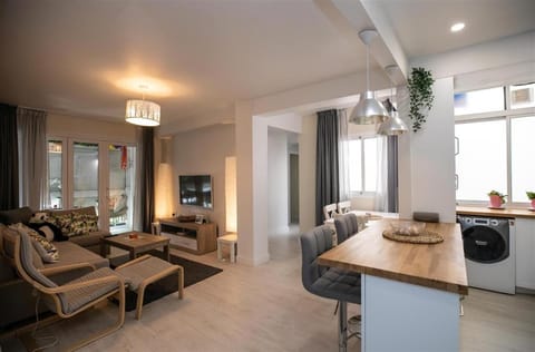 Kitchen or kitchenette, Living room