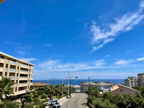 Neighbourhood, Sea view