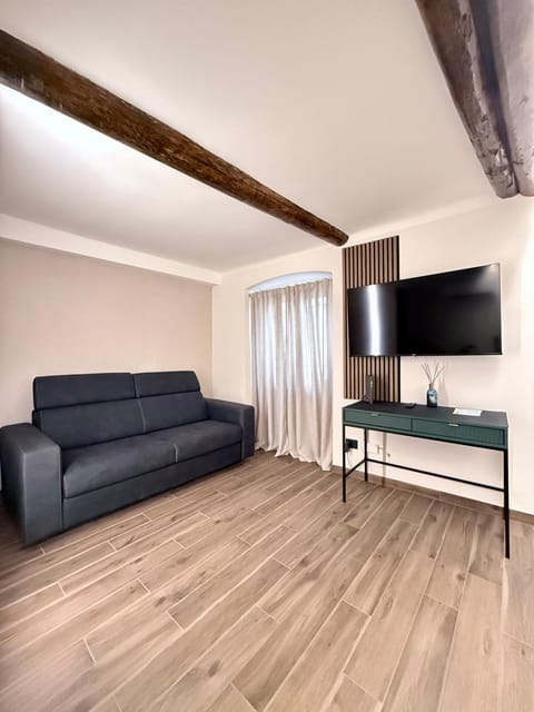 Communal lounge/ TV room, TV and multimedia, Living room, Seating area