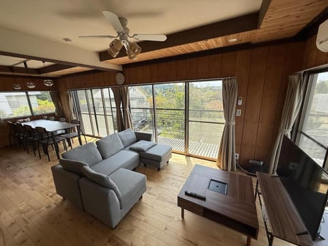 TV and multimedia, Balcony/Terrace, Living room, Seating area, Dining area