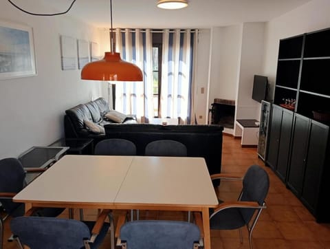 Communal lounge/ TV room, Living room, Dining area