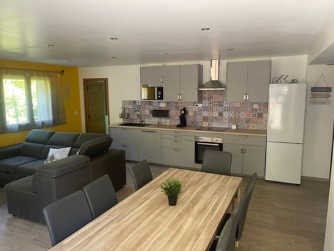 L'improbable, Spa, Netflix, Wifi, 500 m du centre historique Apartment in Piedmont