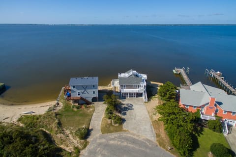 All Decked Out House in Roanoke Island