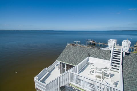 All Decked Out House in Roanoke Island