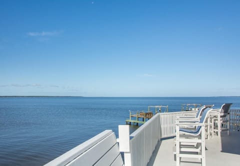 All Decked Out House in Roanoke Island