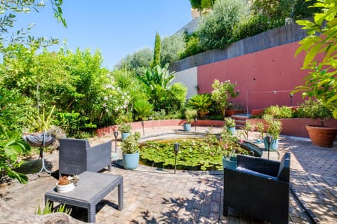 Property building, Balcony/Terrace, Living room