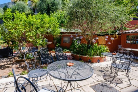 Property building, Balcony/Terrace, Living room