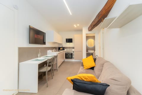 Kitchen or kitchenette, Seating area