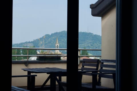 View (from property/room), Balcony/Terrace, Mountain view