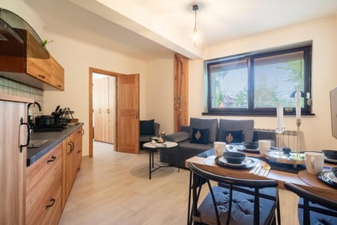 Kitchen or kitchenette, Living room, Seating area, Dining area
