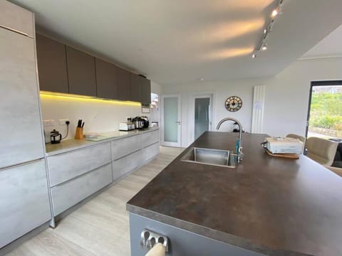 Clogher Beach View - Scenic House in County Kerry