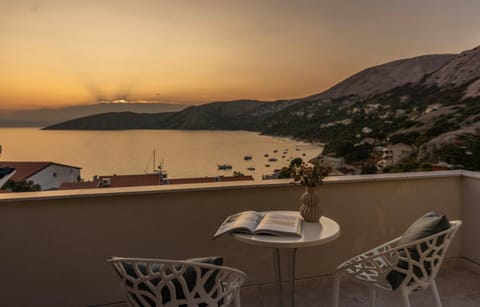 Natural landscape, View (from property/room), Balcony/Terrace, Seating area, Sea view, Sunset