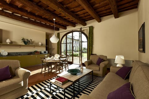 Kitchen or kitchenette, Living room, Dining area