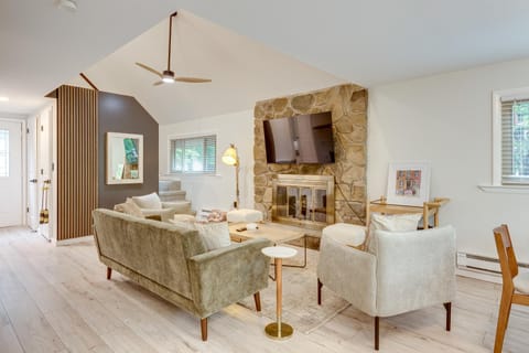 Lake Access at Family-Friendly Home in Tobyhanna House in Tobyhanna