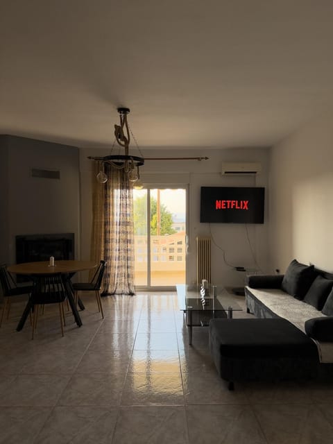 TV and multimedia, Living room, Seating area, Dining area, Evening entertainment, fireplace