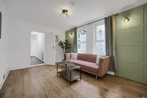 Kitchen or kitchenette, Living room, Seating area, internet, wardrobe