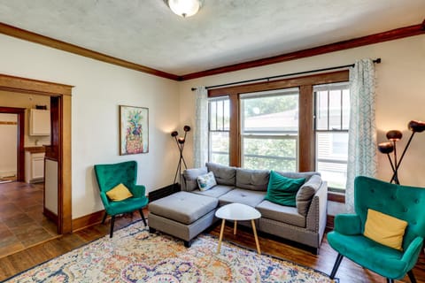 1 Mi to UNL Group Getaway with Game Area House in Lincoln