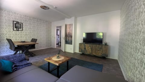 Communal lounge/ TV room, TV and multimedia, Living room, Seating area, Dining area