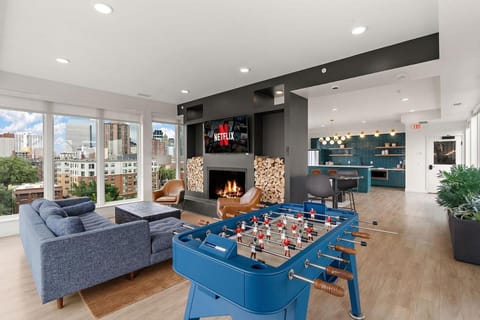 W208 Luxury Spacious 2Bd Condo In DT Minneapolis, Minutes From Minneapolis Convention Center & US Bank Arena Apartment in Loring Park