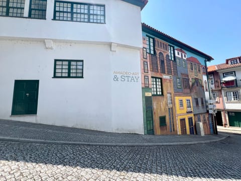 Property building, Location