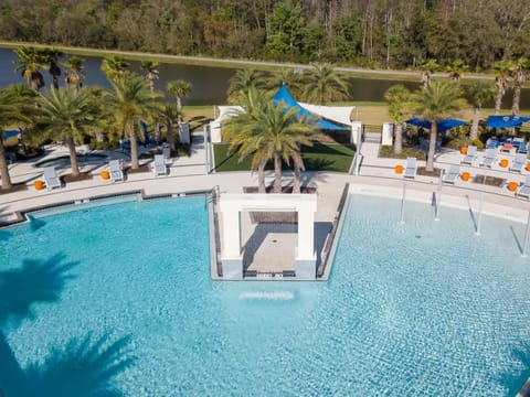 Property building, Day, Swimming pool, sunbed