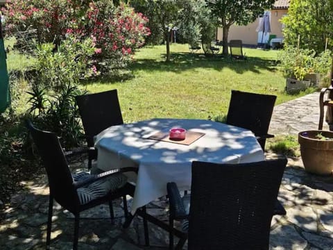 Patio, Dining area, Garden view