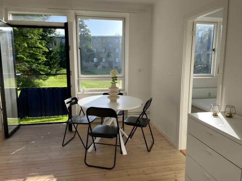 Living room, Dining area, Garden view