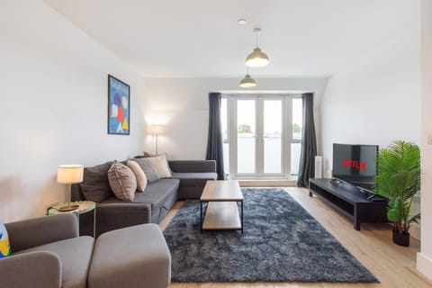 Communal lounge/ TV room, TV and multimedia, Balcony/Terrace, Living room, Seating area, Evening entertainment