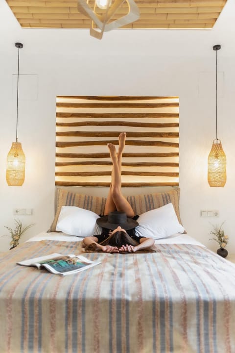 Shower, Toilet, Staff, Staff, Spring, Bed, Day, Night, People, People, Summer, Library, Massage, Bathroom, View (from property/room), Other, Other, Photo of the whole room, Decorative detail, Decorative detail, Seating area, Bedroom, Autumn, On site, Text overlay, Text overlay, Guests, Guests, Area and facilities, Area and facilities, Area and facilities, Seasons, Time of day, Sunrise, Sunset, children, children, young children, young children, older children, older children, group of guests, group of guests, bunk bed, Family, Family, bidet, concierge, flat iron, furniture, furniture, hair dryier, heating, heating, internet, internet, locker, locker, safe, safe, soundproof, storage, towels, towels, VIP, VIP, wedding, wedding, air conditioner, air conditioner