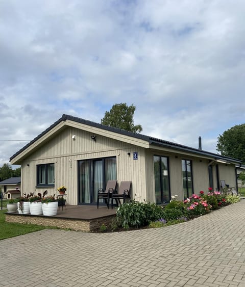 Property building, Day, Garden, Garden view