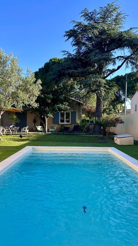 Property building, Garden, Garden view, Swimming pool