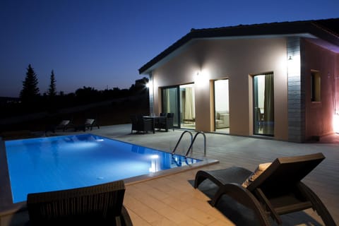 Facade/entrance, Balcony/Terrace, Swimming pool
