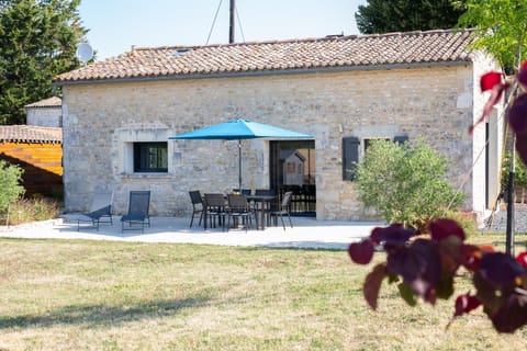 Patio, Garden, Dining area