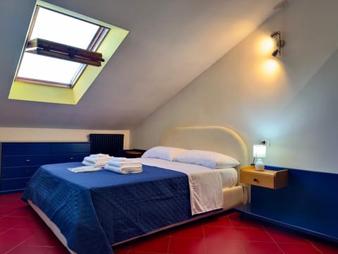 Bed, Photo of the whole room, Bedroom, towels, air conditioner