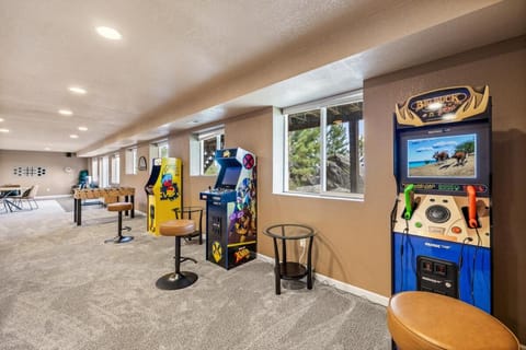 Game Room, Evening entertainment