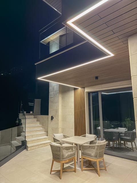 Patio, Night, View (from property/room), Balcony/Terrace, Living room, Seating area, Dining area