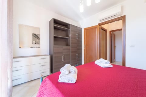 Bed, Photo of the whole room, Bedroom, towels, wardrobe, air conditioner