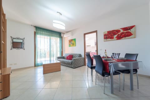 TV and multimedia, Living room, Seating area, Dining area, air conditioner