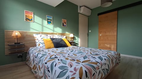 Bed, Bedroom
