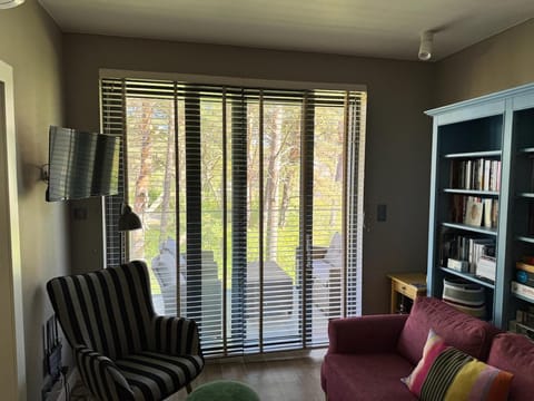 Communal lounge/ TV room, TV and multimedia, Living room, Seating area, Evening entertainment