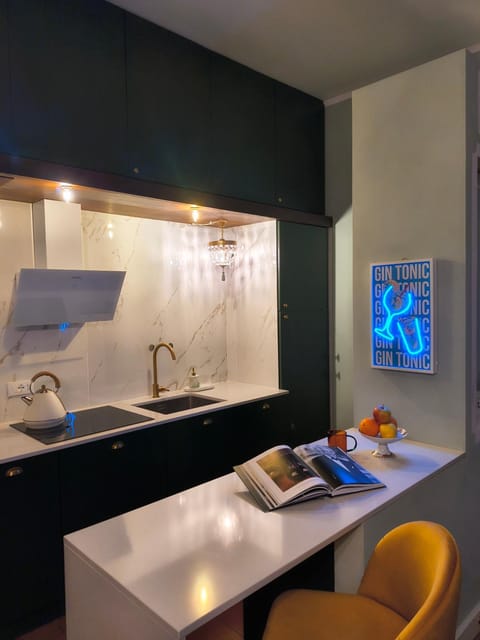 Kitchen or kitchenette, Seating area, Breakfast