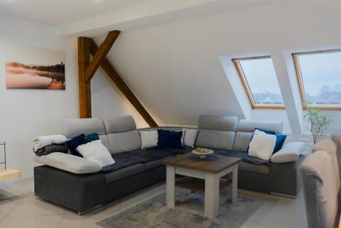 Communal lounge/ TV room, Living room, Seating area