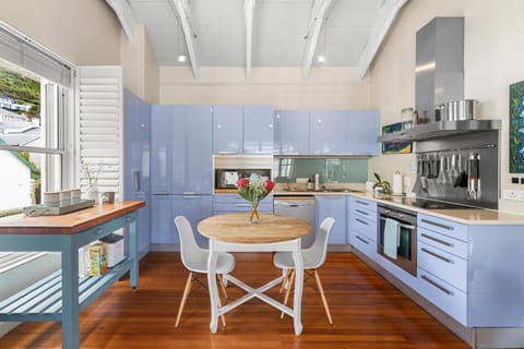 Kitchen or kitchenette, Dining area, dishwasher, oven, toaster