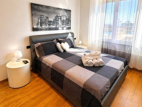 Bed, View (from property/room), Photo of the whole room, Bedroom