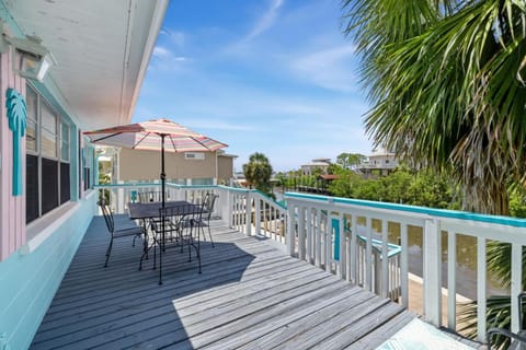 Seaside Cottage- coastal retreat House in Cedar Key