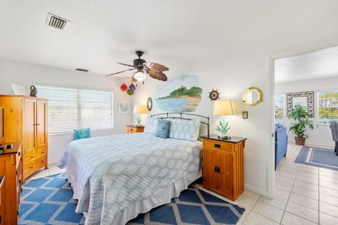 Seaside Cottage- coastal retreat House in Cedar Key