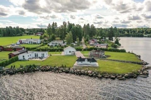 Bird's eye view, Lake view