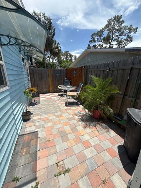 Studio Yunet 1 Apartment in Bayshore Gardens